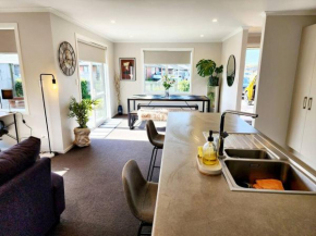 Stylish Fresh Haven for up to 8 guests
